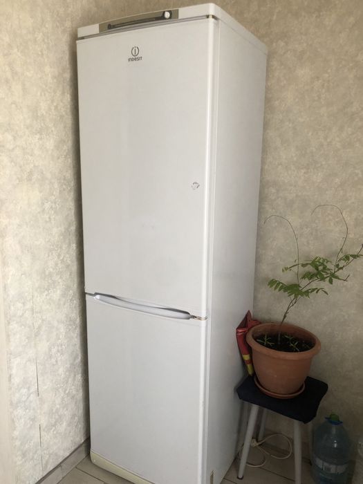 Холодильник Indesit