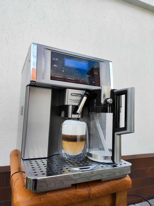 Кавомашина кофемашина Delonghi PrimaDonna Avant ESAM 6700