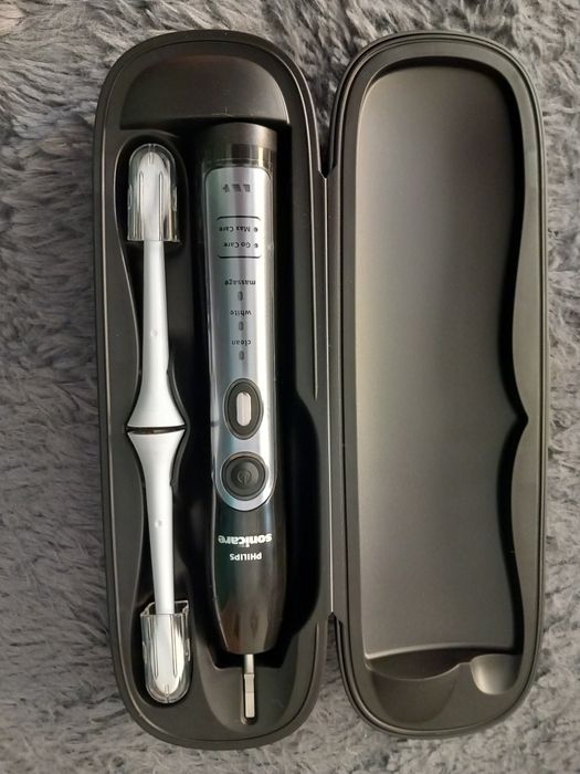 szczoteczka soniczna Philips HX6970 nowa + etui do ladowania +2 koncowki