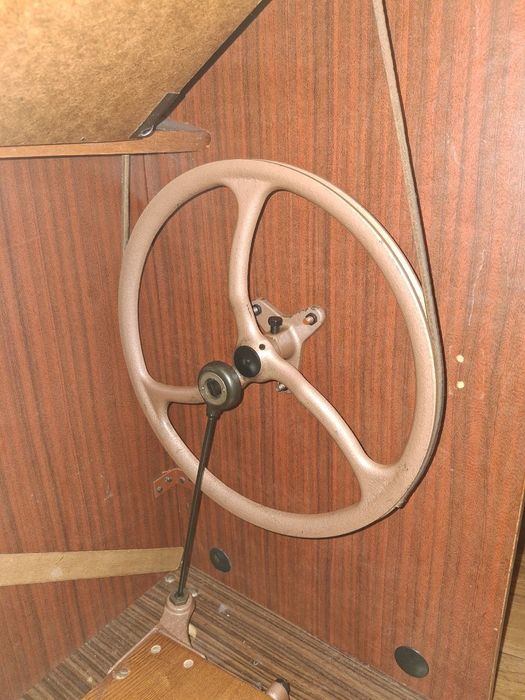 Продам швейну машинку Подольск 142