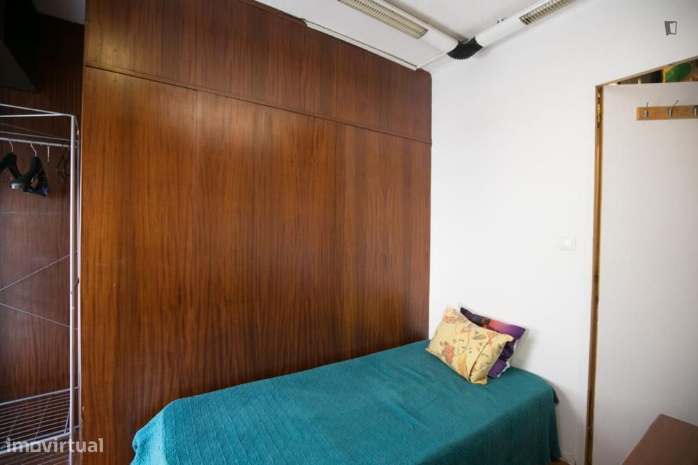Quarto - localizado em Alameda Lisbon