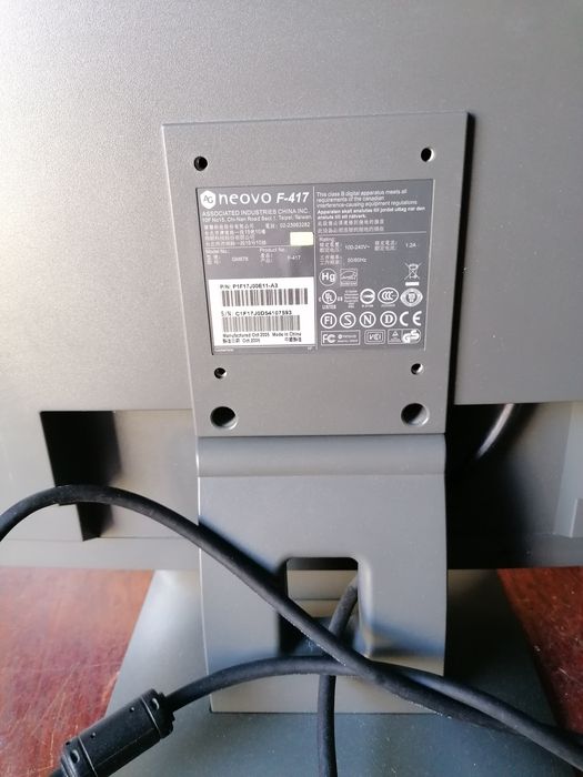 Monitores LCD baratos.