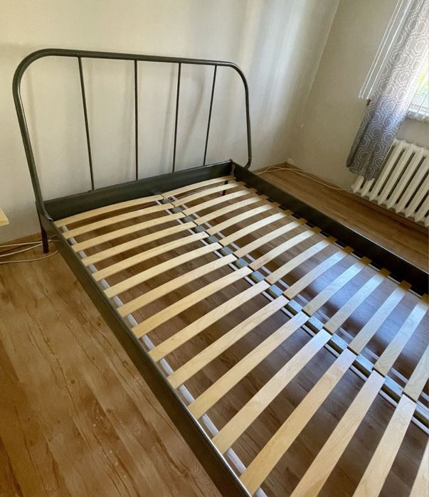 Rama łóżka ze stelażem