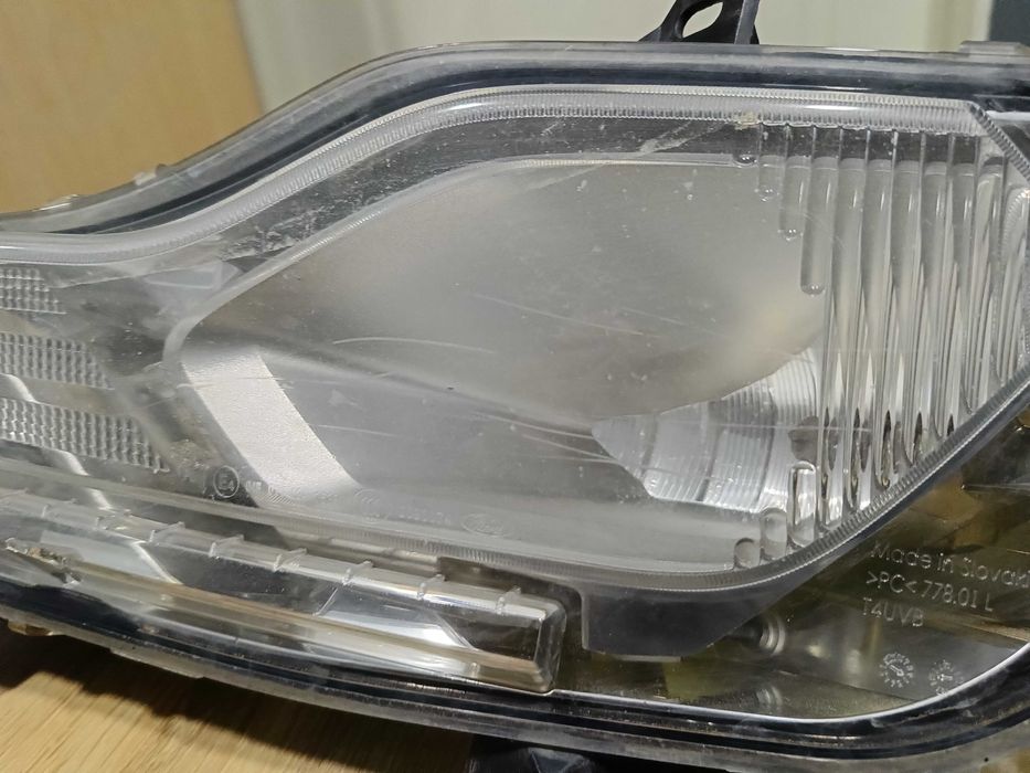 Противотуманна фара Форд ескейп 2014 р.