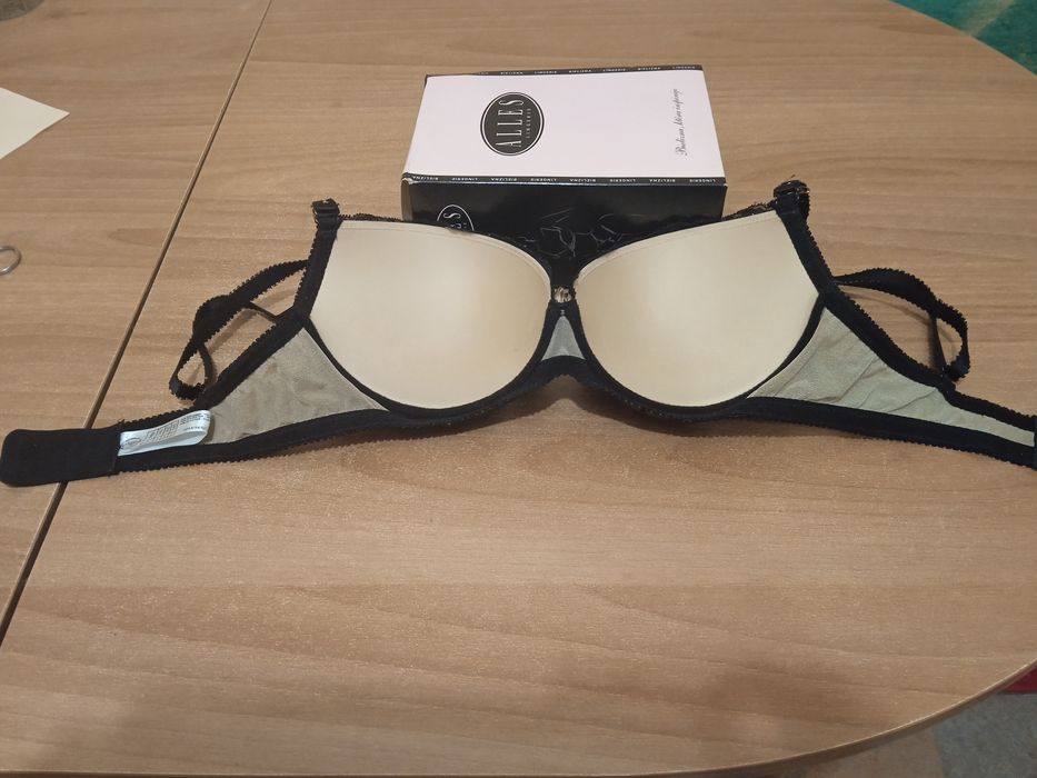 Продам красивенный( лифчик,)бюстгальтер Аллес Alles 70-75DС  Поль