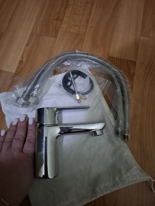 Змішувач для умивальника