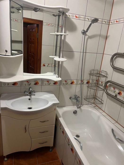 Продам 3-х кімнатну квартиру , в районі Черемушки