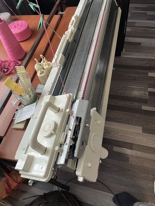 Двухфантурная вязальная машинка Silver Reed