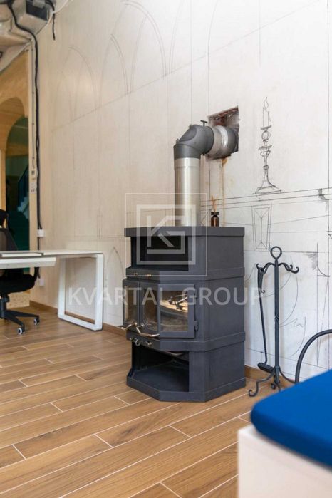 Продаж шикарного величезного будинку з власним озером