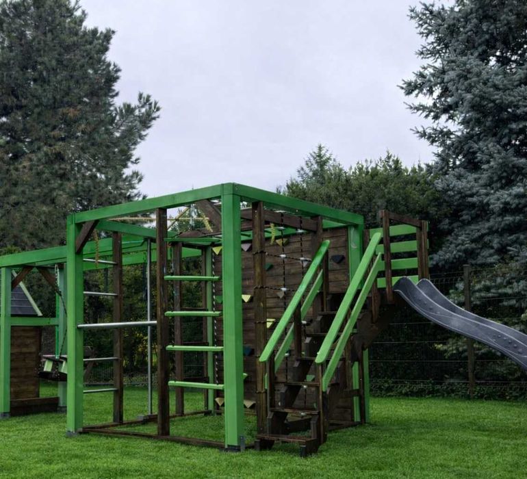 Plac zabaw - małpi gaj 2x2x2 z huśtawkami i ślizgiem, siłownia