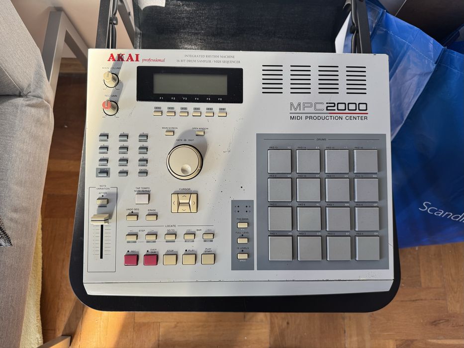 Sampler AKAI MPC 2000 Classic
