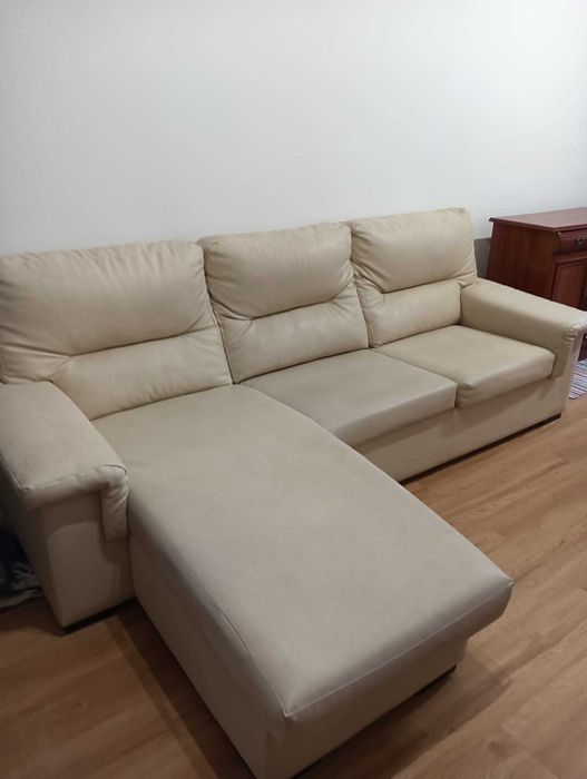 Sofá com chaise longue