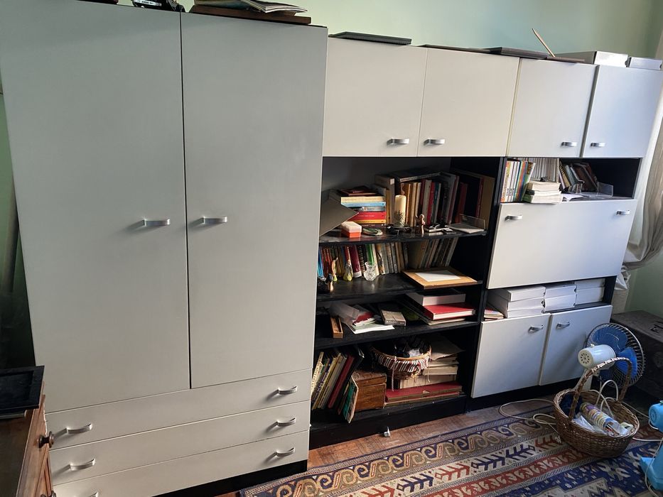 Movel cinzento em muito bom estado 182cm x 55 cm x 180cm (altura)