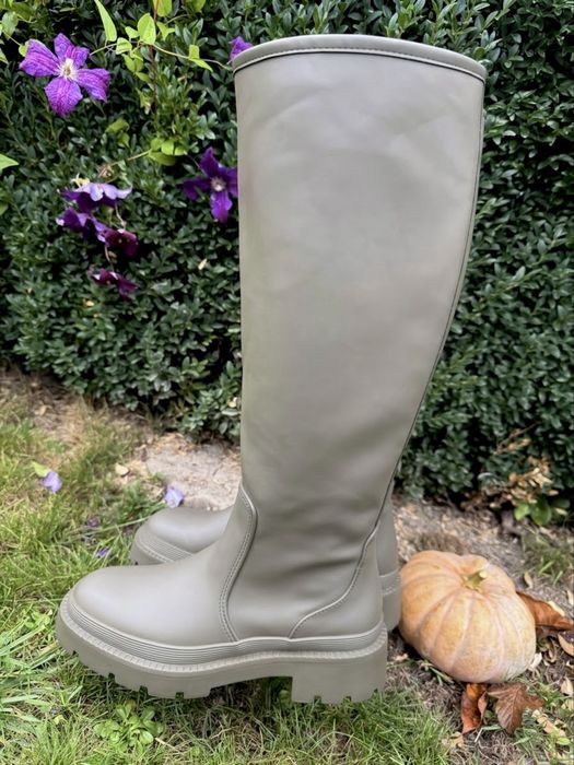 Трендові високі чоботи-ботфорти, гумові чоботи Zara Rubberized Boots (колір хакі, оригінал)-40р