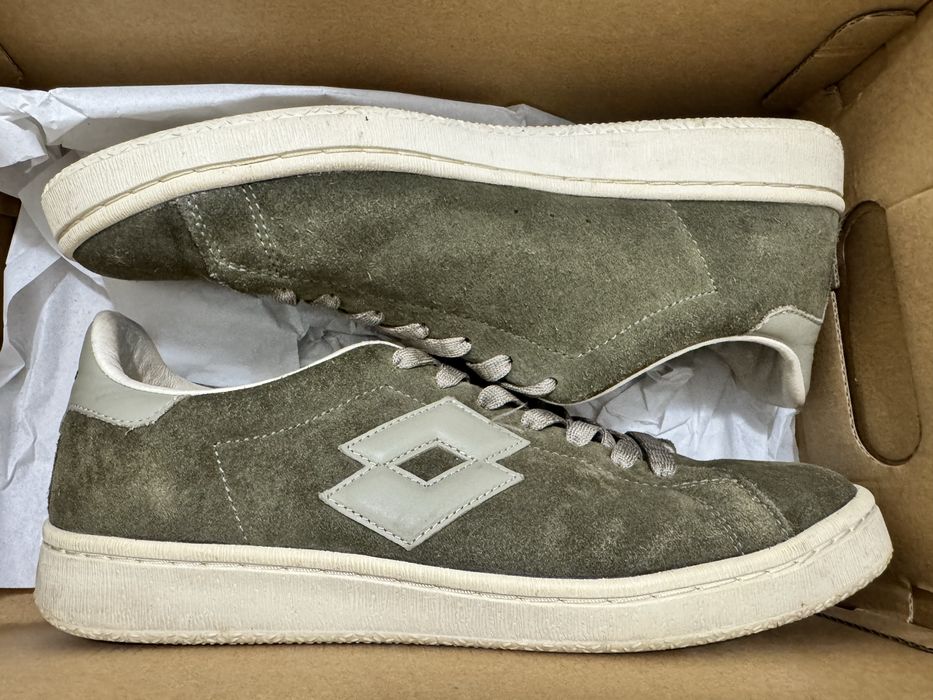 Tenis, sapatila, sapato Loto.