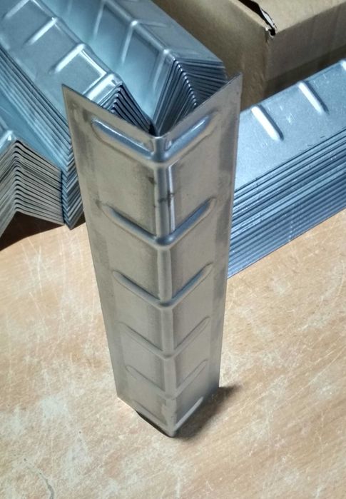 Narożniki do skrzyniopalet okucia metalowe