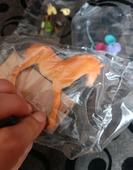 Nowy zestaw figurek Schleich źrebak jeździec