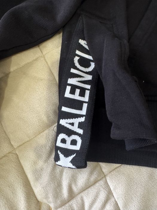 Оригінальна кофта  Balenciaga