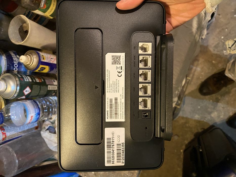 Vendo VTV c/ comando e router Huawei