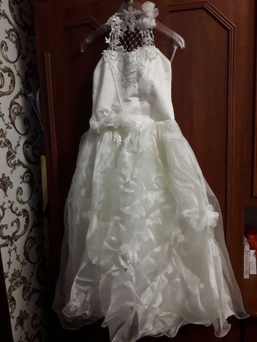 Продам детское(бальное) платье лет на 7-12