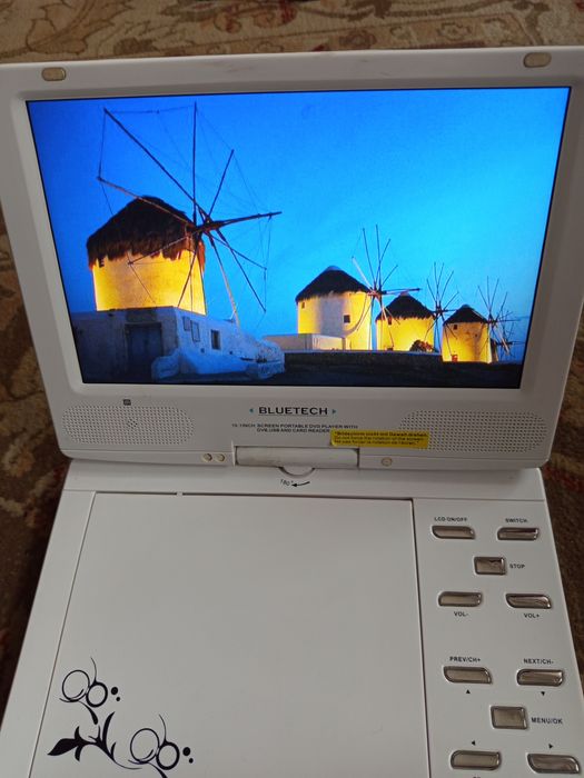 sprzedam telewizorek 10 cali z odtwarzaczem DVD BLUTECH