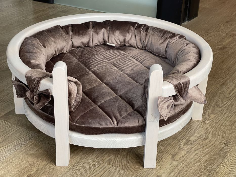 ліжко лежанка для собак або котів кровать з дерева з м'яким матрацом