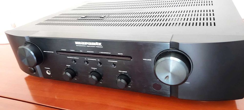 Amplificador Marantz PM6004 (comando incluído)