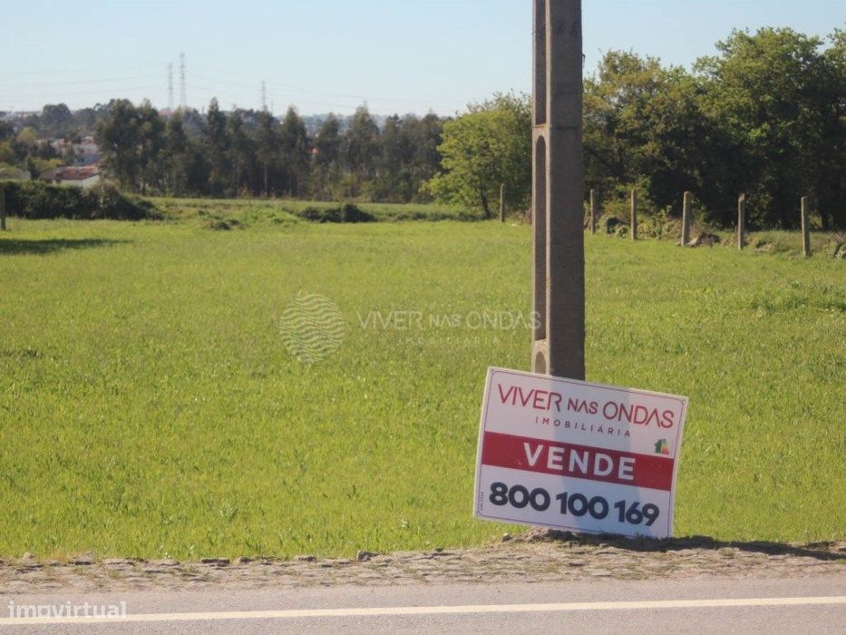 Terreno com PIP para 8 lotes, em Silva Escura - Maia