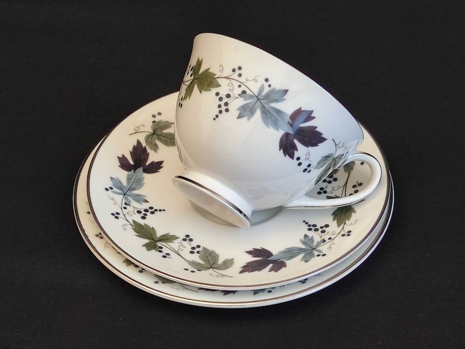 Zestaw kawowy angielski Royal Doulton ,,Burgundy"