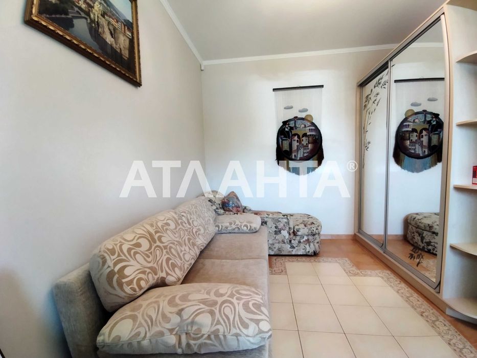 Будинок з басейном біля моря на 7 сотках