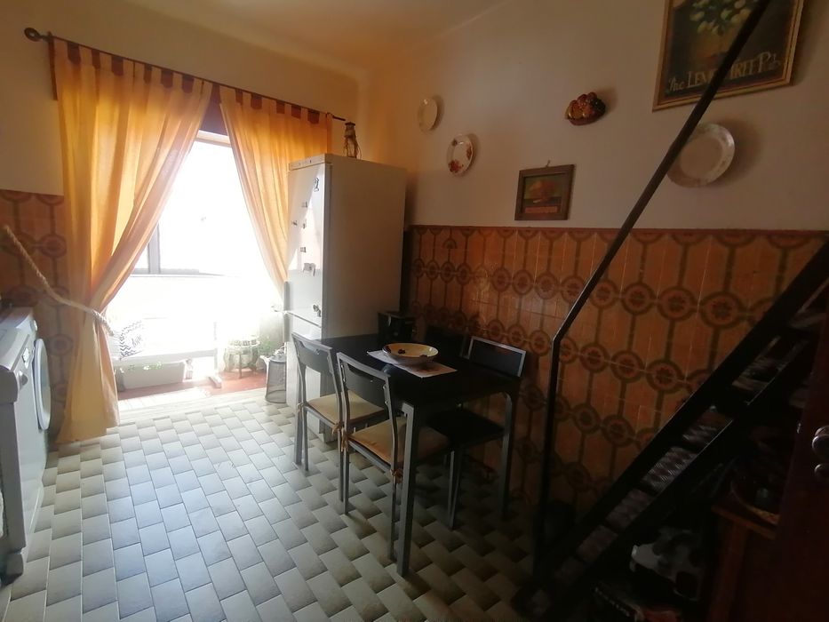 Alugo quarto professores ou outros profissionais deslocadas