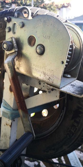 Atrelado com guincho