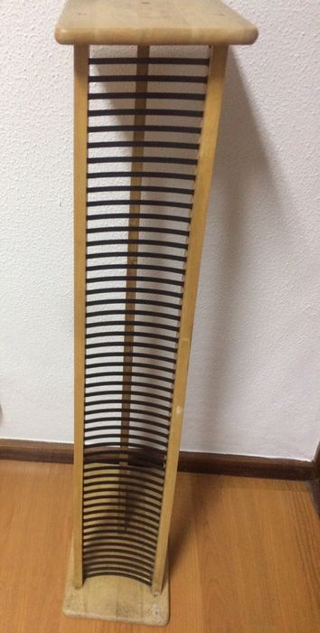 Cadeira Ikea. Espelho Antigo para Restaurar e Suporte para CDs em madeira