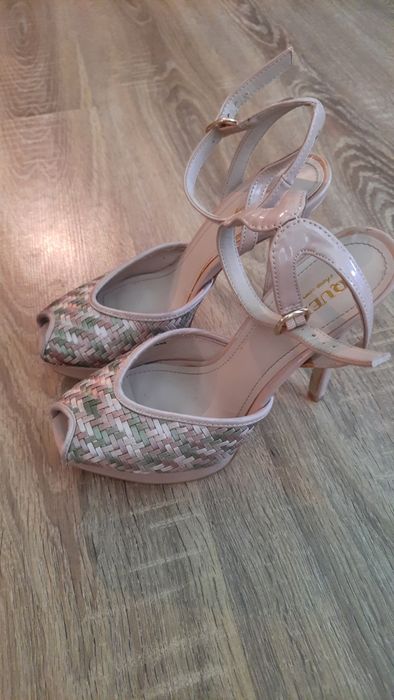 Босоніжки босоніжки