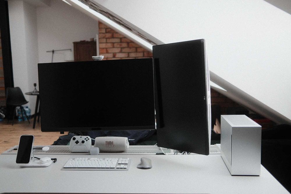 SFF MINI PC | Ryzen 7950X3D | RTX 4080 Super | 64GB | 4TB