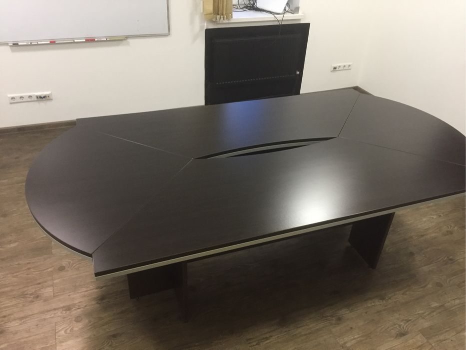 Конференционный стол Ньюмен