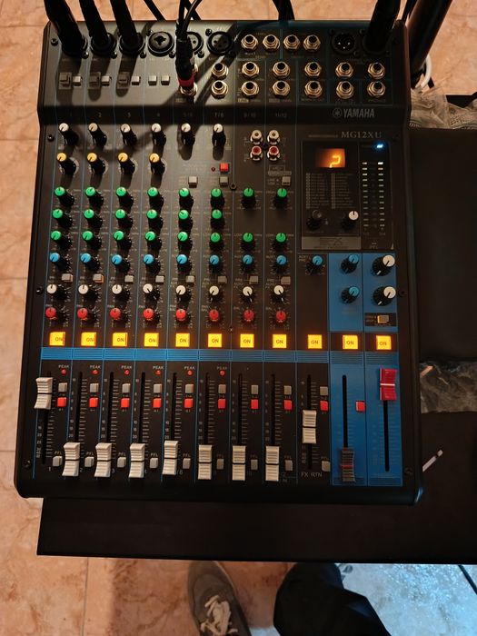 Mesa de Som Yamaha MG 12xu Completatamente Nova