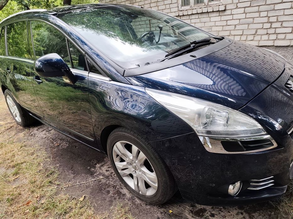 продам Peugeot 5008 7 місць 2010 року автомат