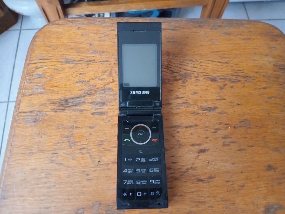 Мобильный телефон на запчасти Samsung