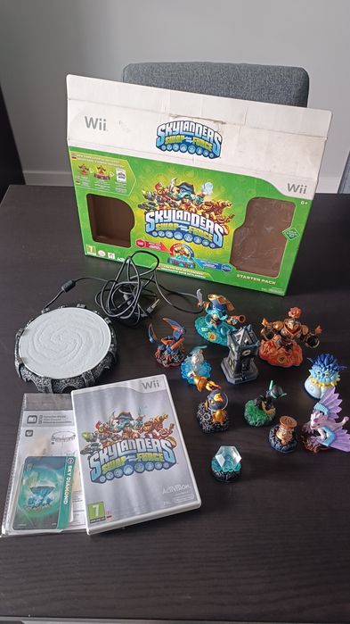 Jogo Wii Skylanders com várias figuras extra