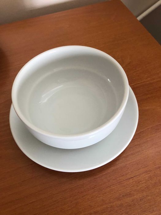 Tigela grande e pires brancos da Vista Alegre Luna