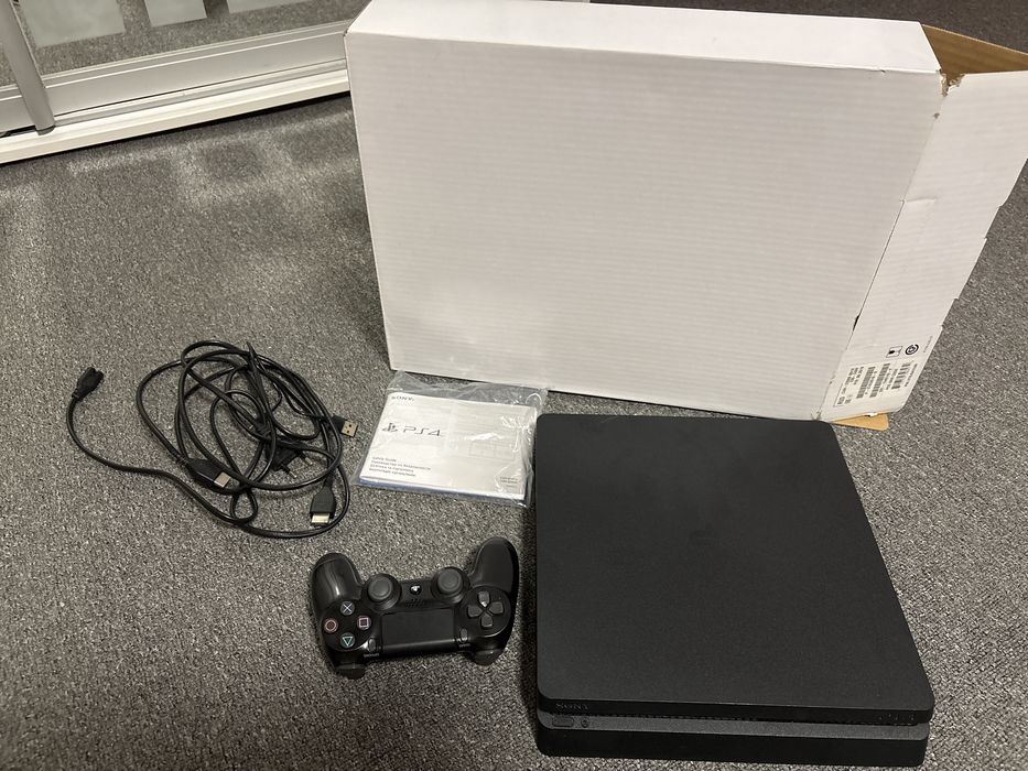 Playstasion 4 slim