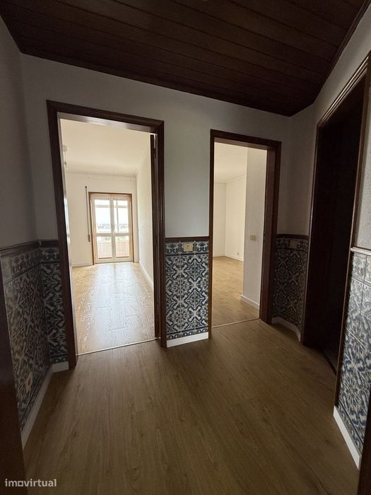 Apartamento T2 com garagem, S. Bernardo