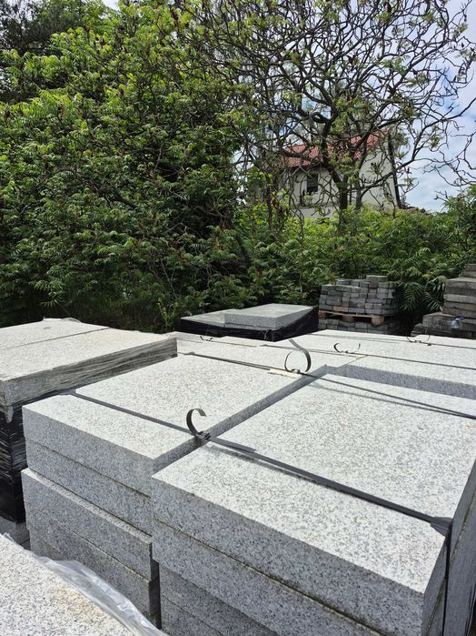 Płyta granitowa 60x100x10 górna powierzchnia płomieniowana, na taras, schody, podjazd. 69 m2