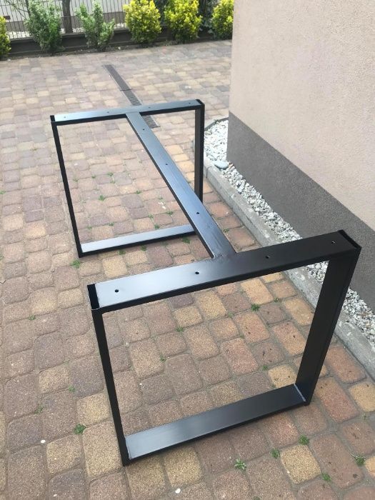 metalowy stelaż stołu