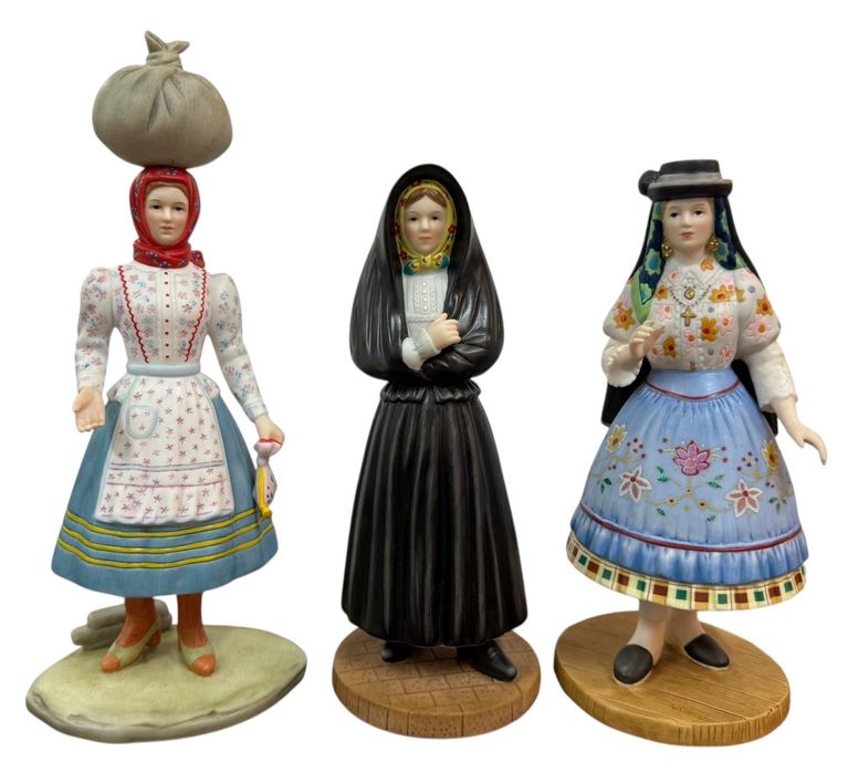 Trajes Regionais - 9 Esculturas Colecção Philae