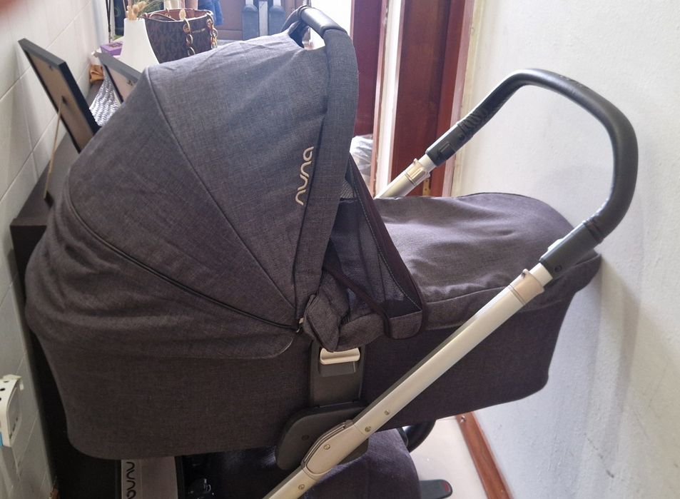Carrinho NUNA Trio Completo + Isofix (Excelente Estado)