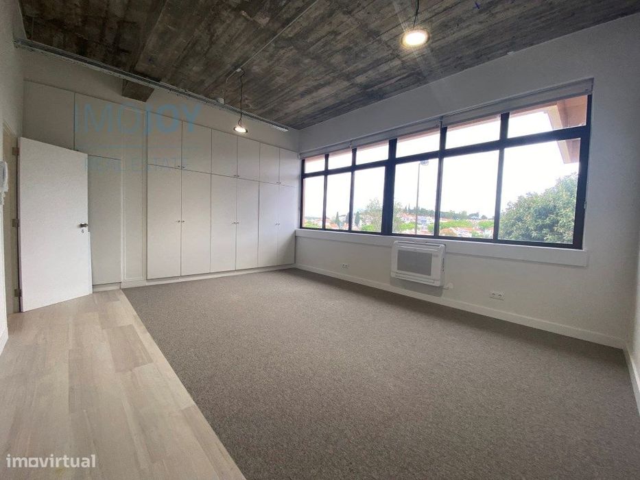 Sala de 28 m² para Arrendamento na Avenida Helen Keller