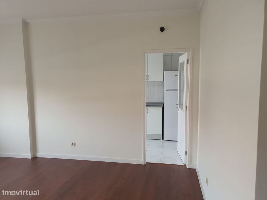 Apartamento T1 na Circunvalação