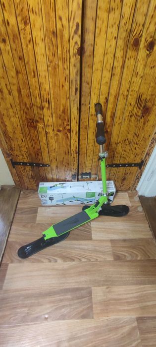 Дитячий сніговий самокат,  скутер, снігокат.